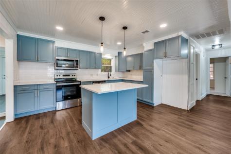 544 NW King Street Burleson TX 76028