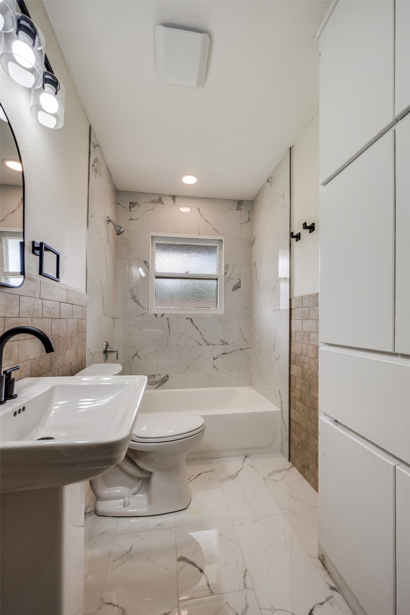 544 NW King Street Burleson TX 76028