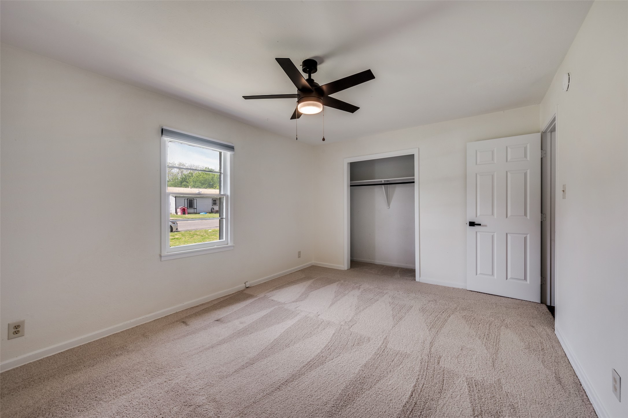 544 NW King Street Burleson TX 76028