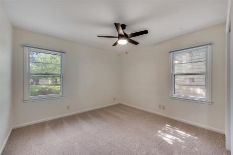 544 NW King Street Burleson TX 76028