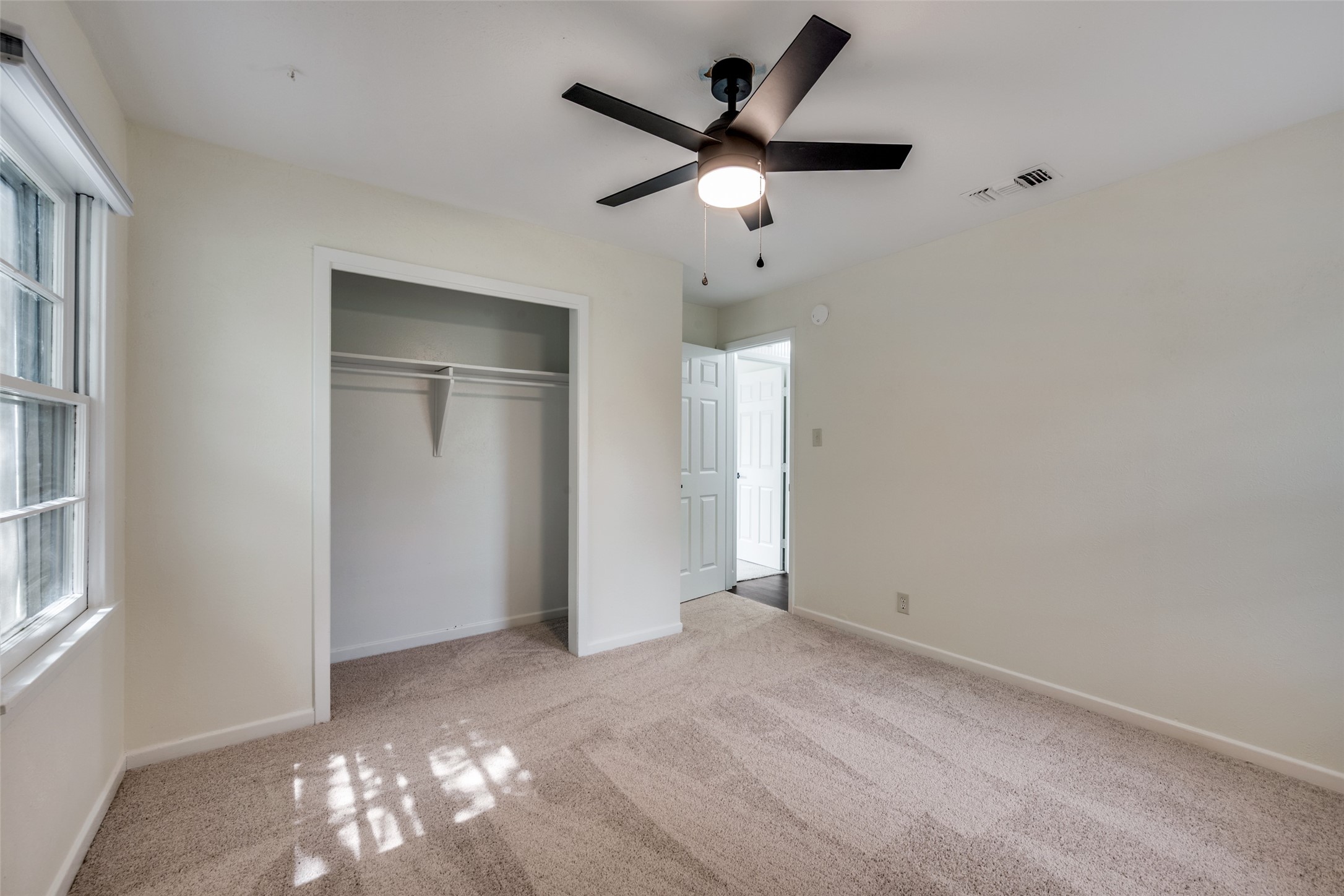 544 NW King Street Burleson TX 76028