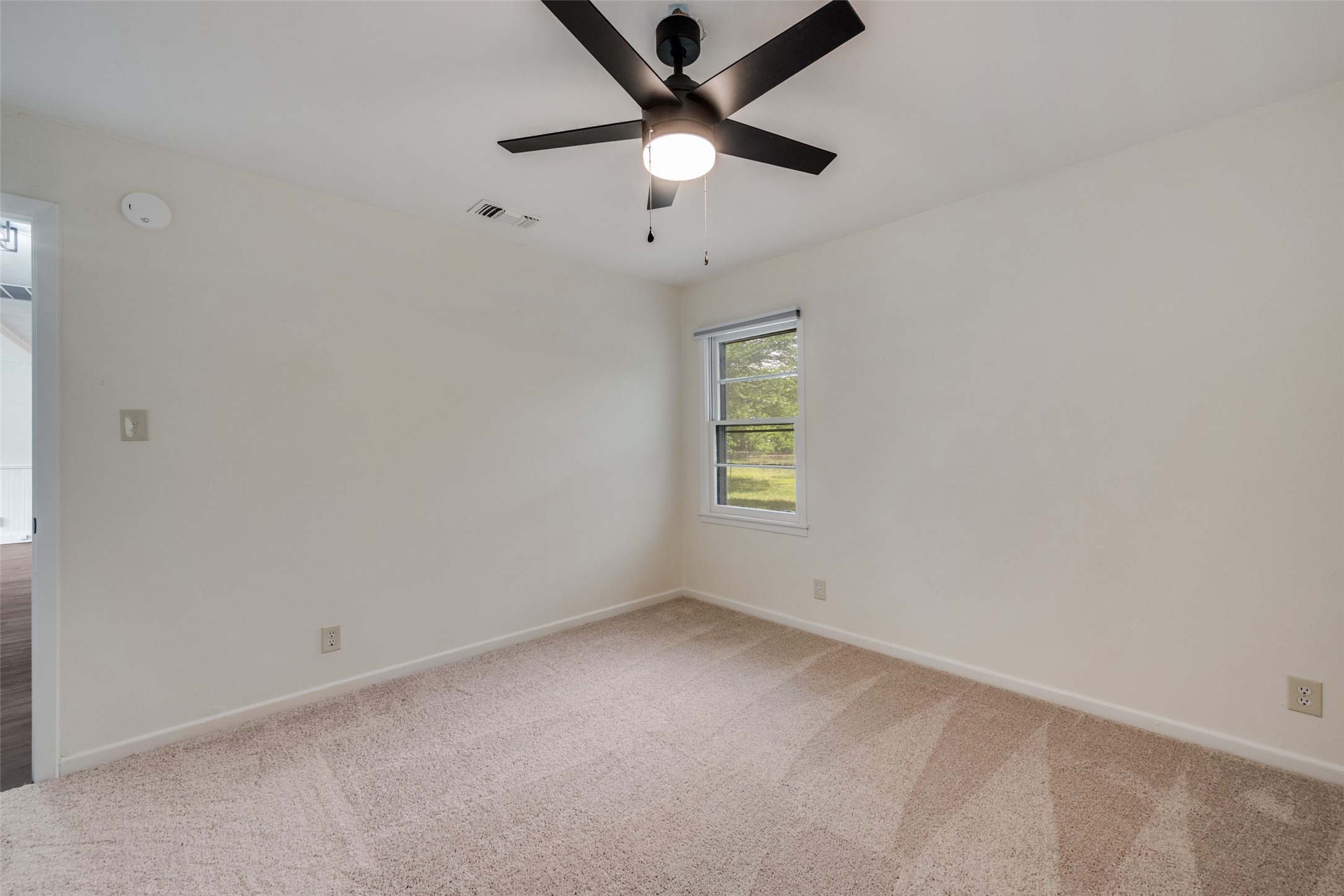 544 NW King Street Burleson TX 76028