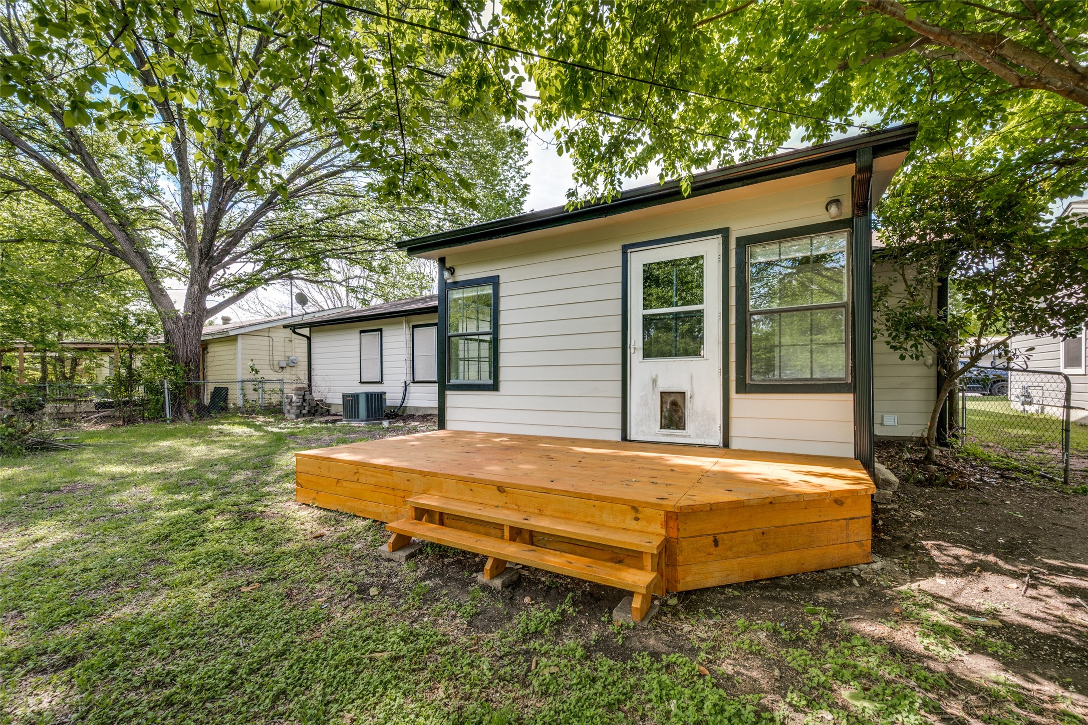 544 NW King Street Burleson TX 76028