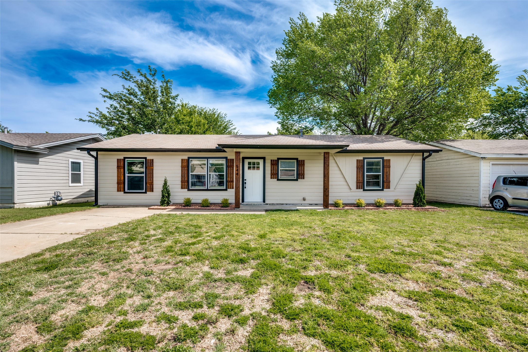 544 NW King Street Burleson TX 76028