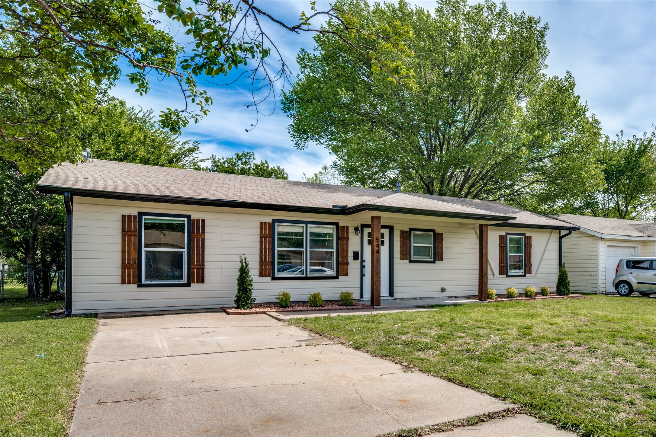 544 NW King Street Burleson TX 76028