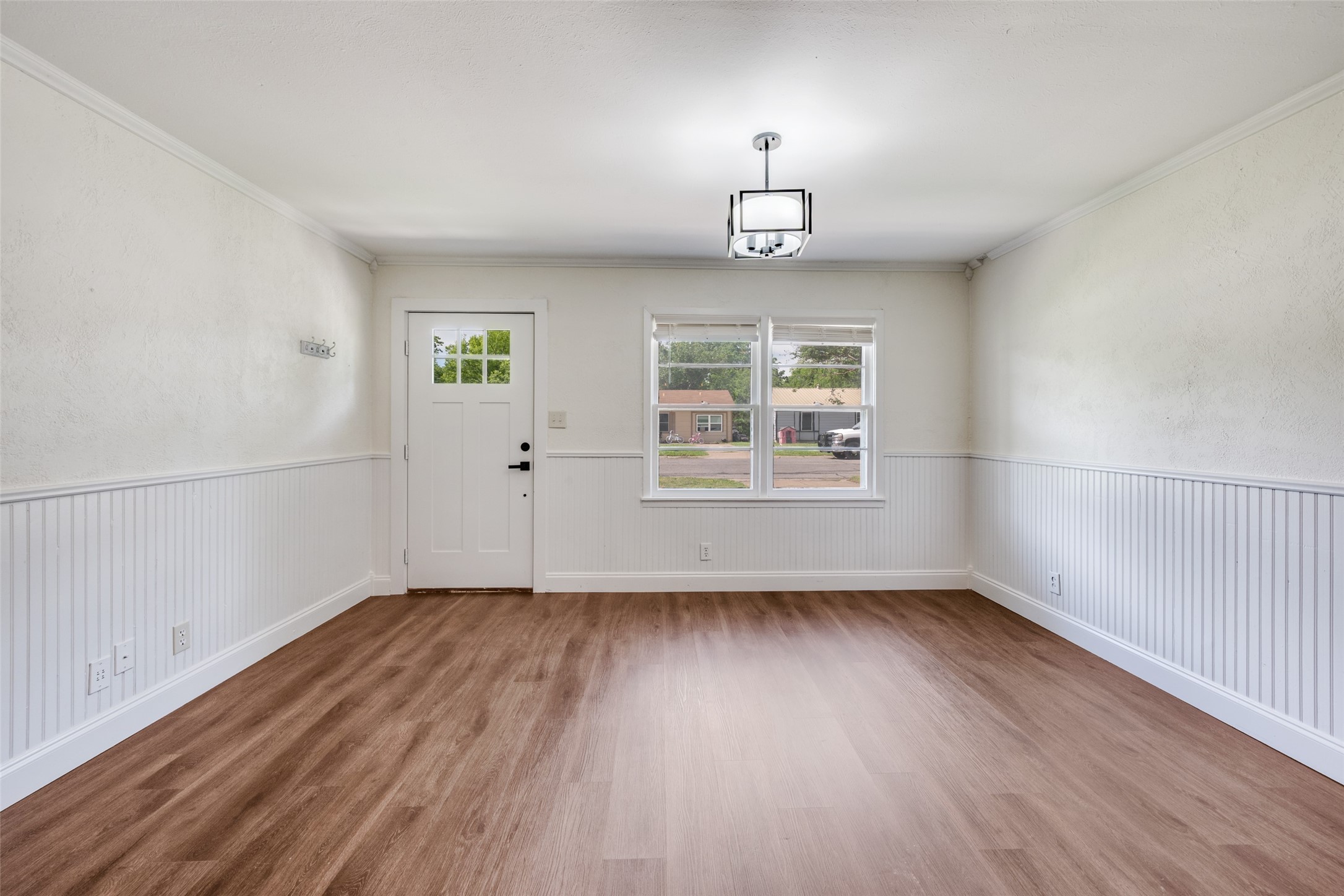 544 NW King Street Burleson TX 76028