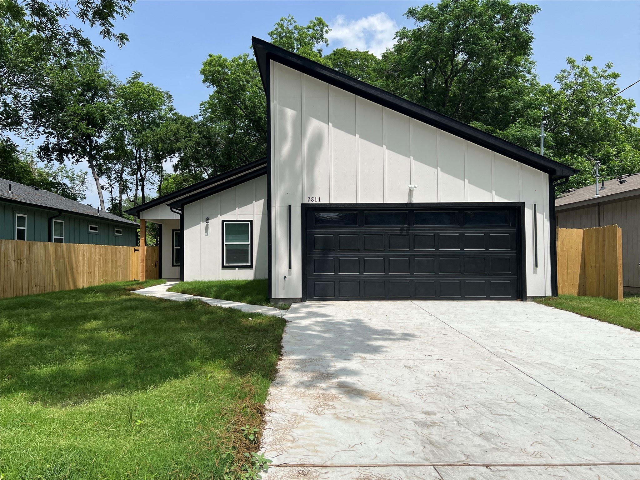 2811 Silkwood Street Dallas TX 75215