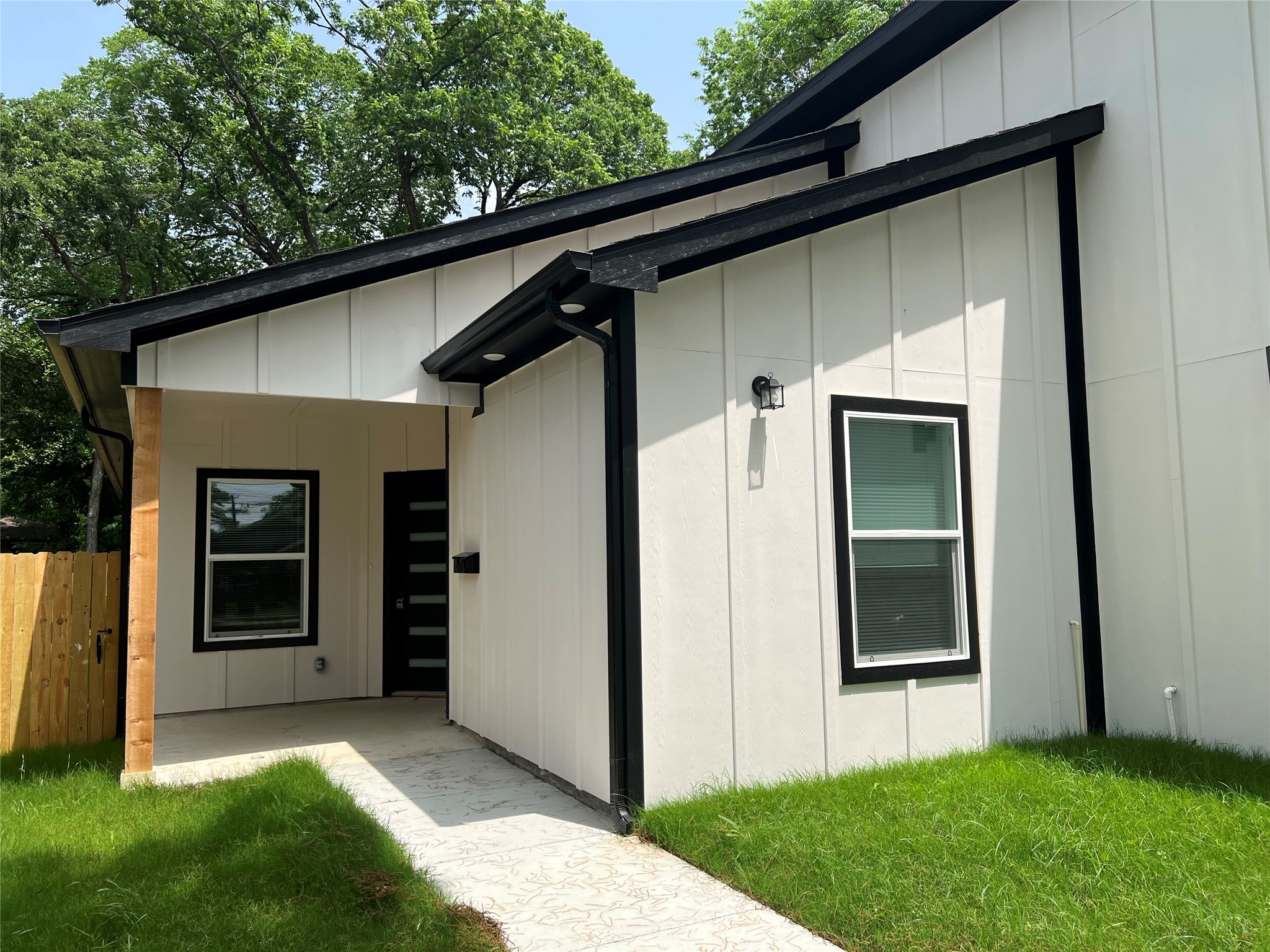 2811 Silkwood Street Dallas TX 75215