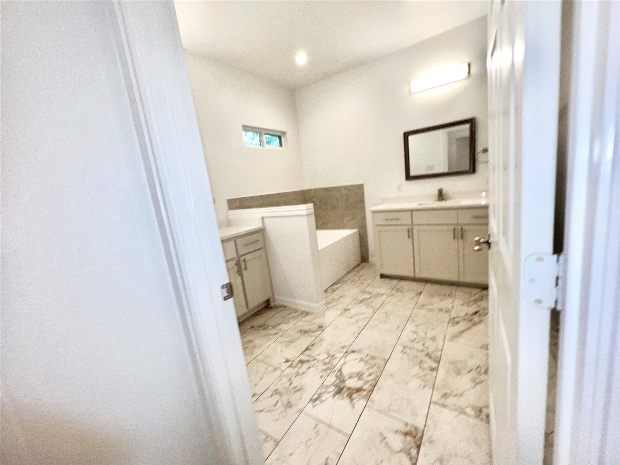 2811 Silkwood Street Dallas TX 75215
