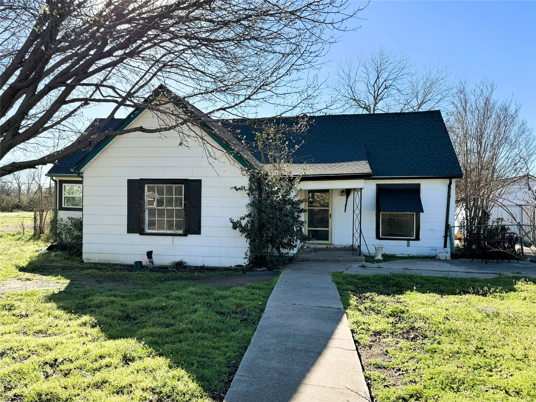 3229 Meadow Oaks Drive Haltom City TX 76117