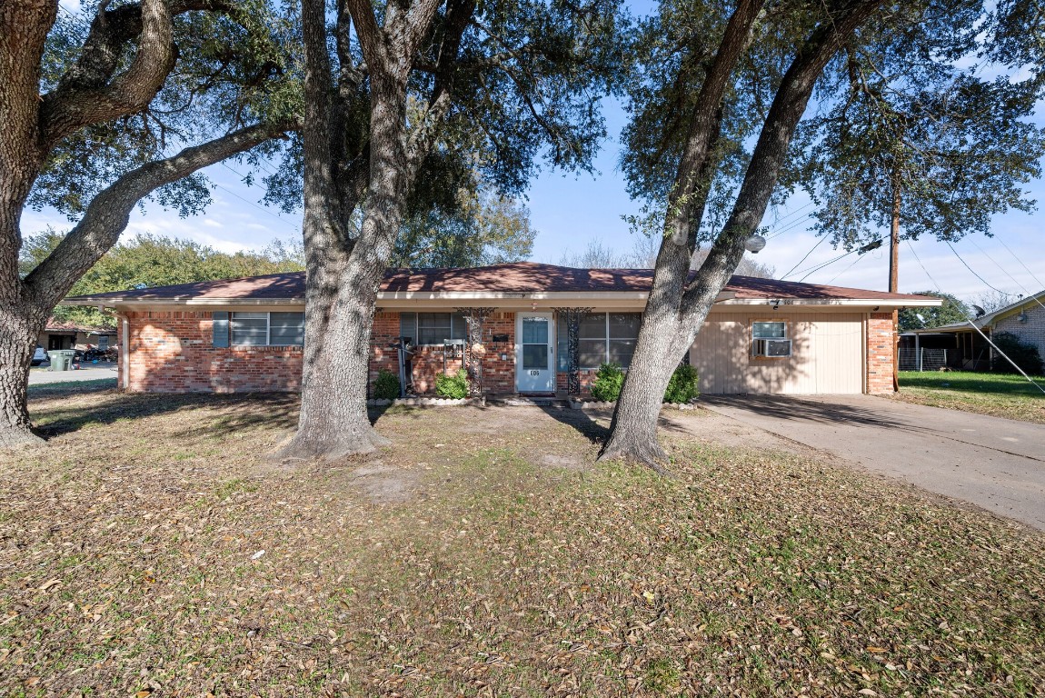 606 N Overlook Drive Kerens TX 75144
