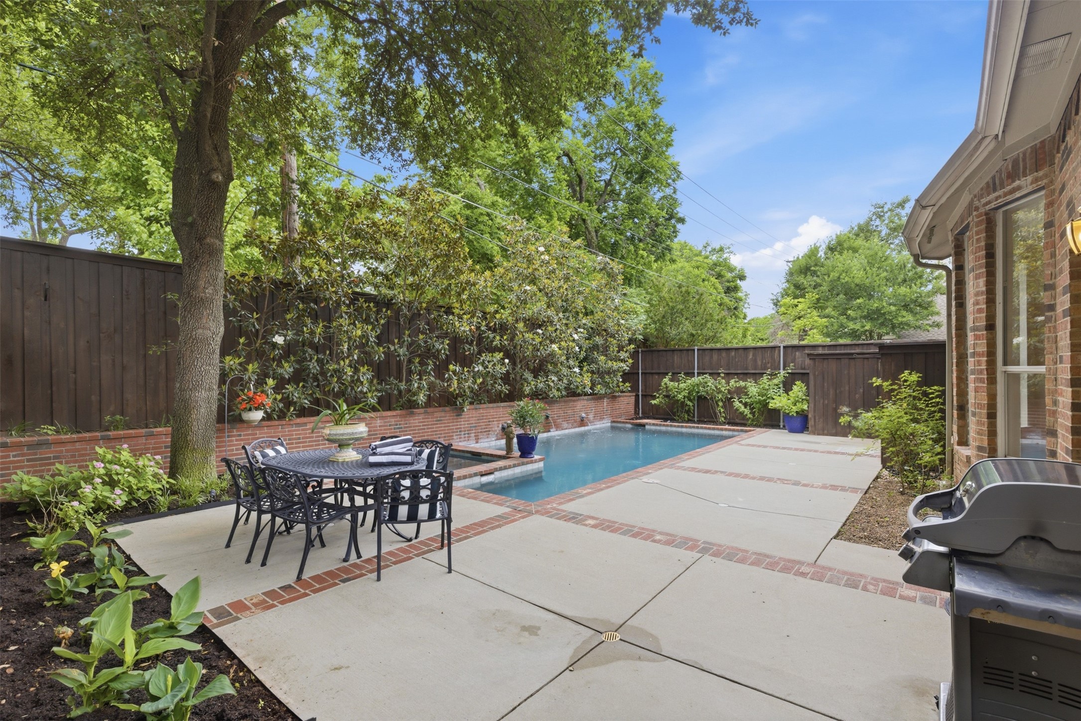 2218 Ash Grove Way Dallas TX 75228