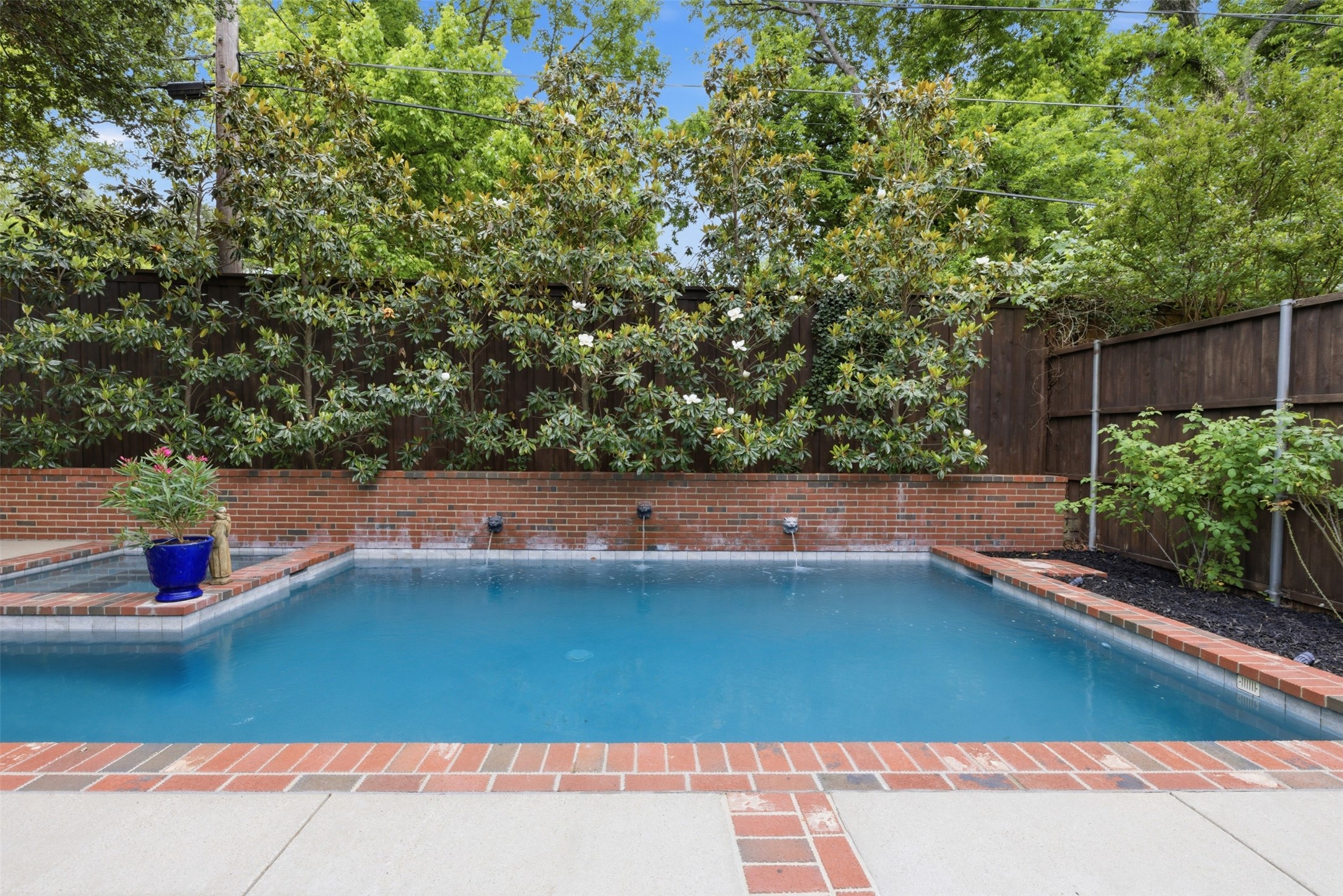 2218 Ash Grove Way Dallas TX 75228