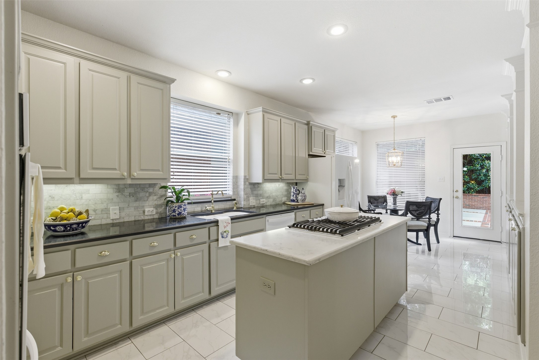 2218 Ash Grove Way Dallas TX 75228
