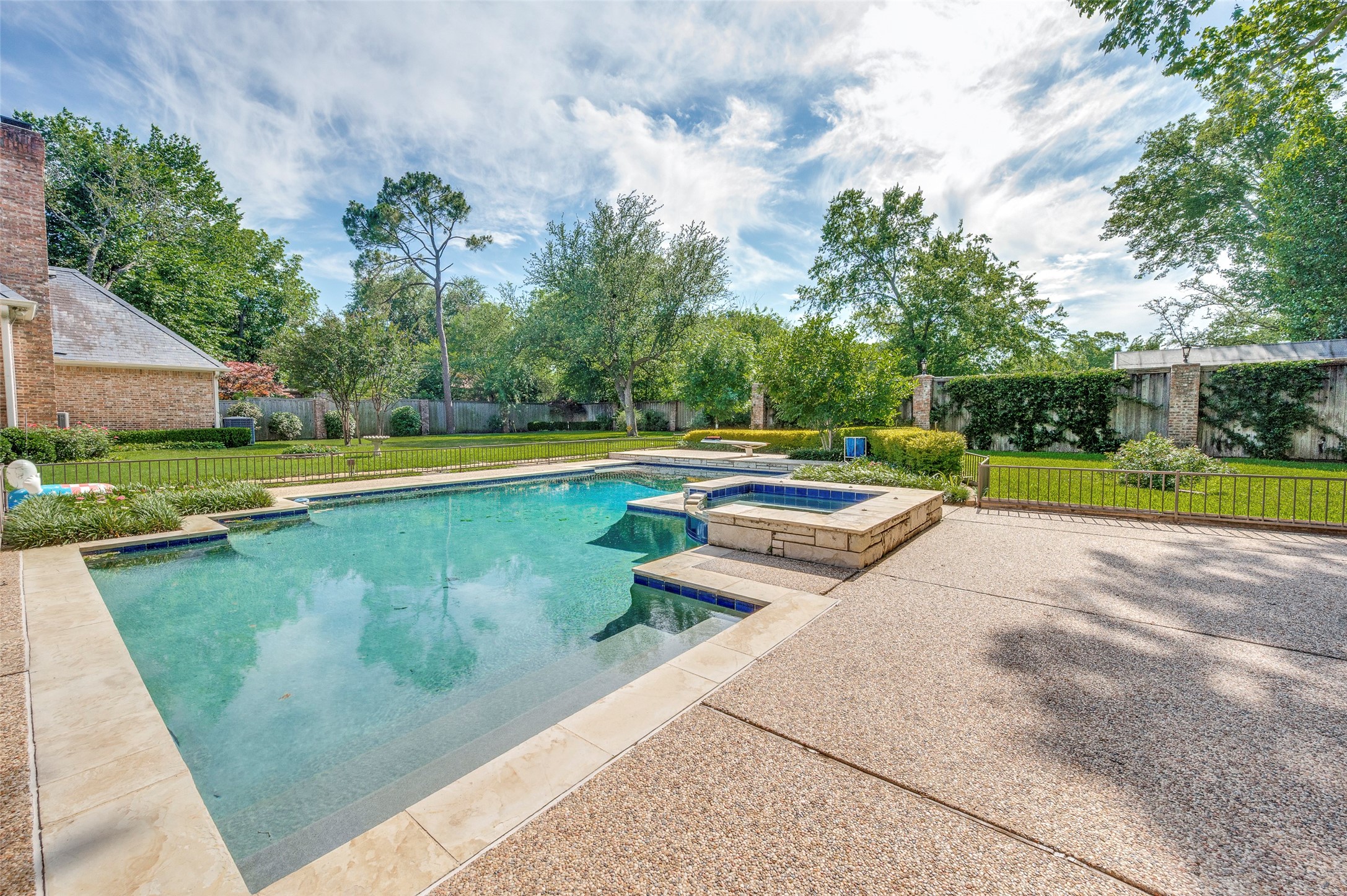 10445 Strait Lane Dallas TX 75229