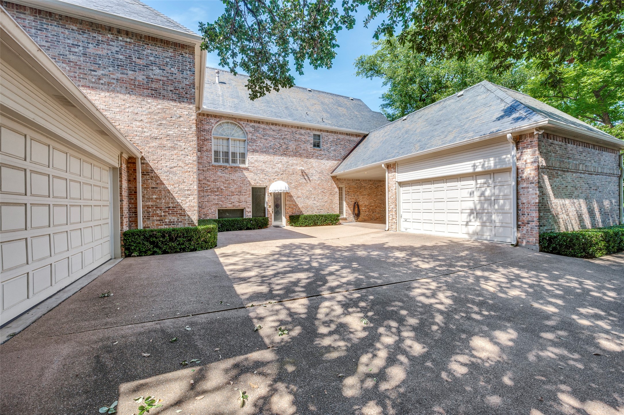 10445 Strait Lane Dallas TX 75229