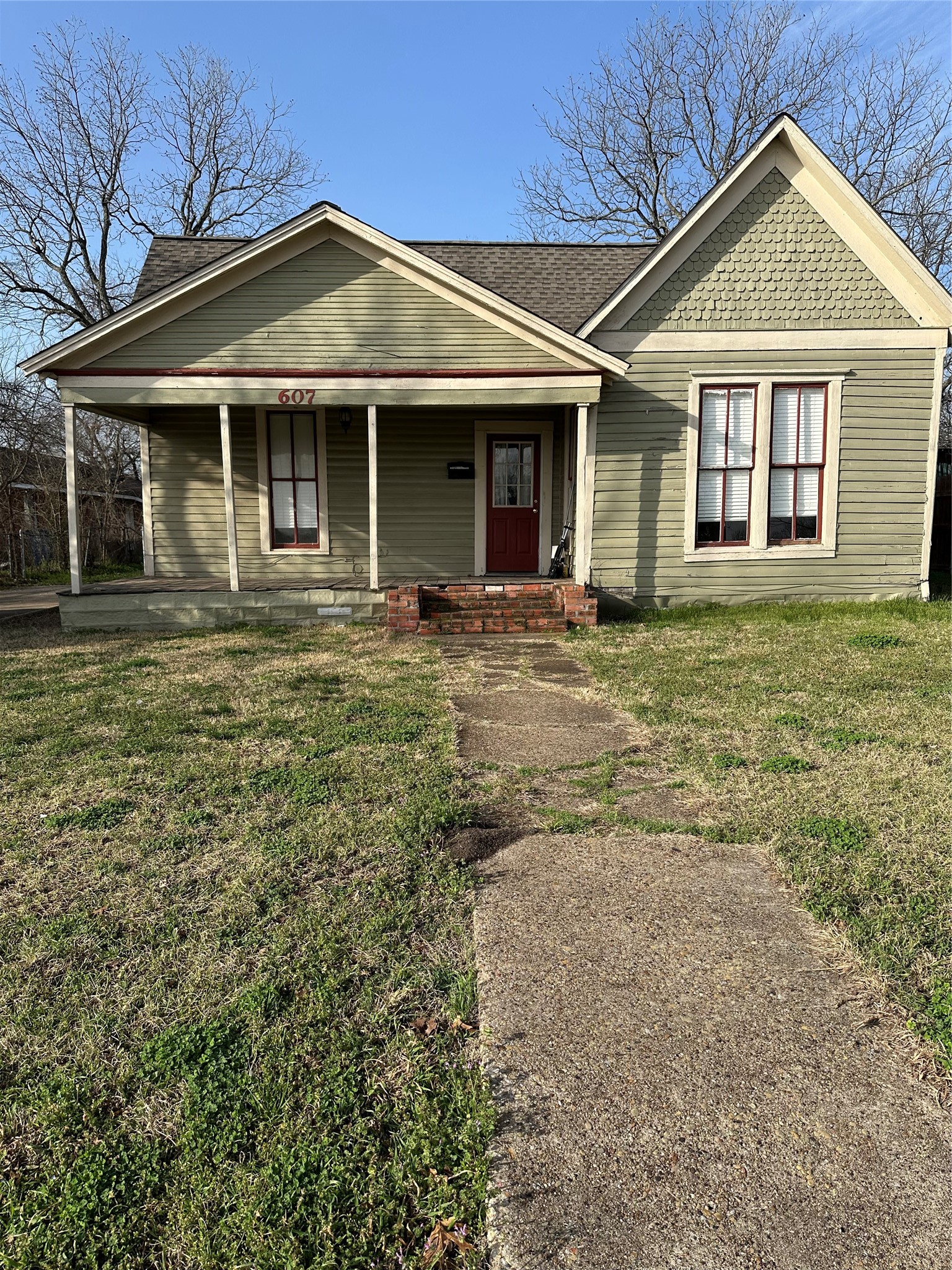 607 NW Main Street Ennis TX 75119