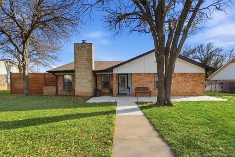 1008 Royal Lane Graham TX 76450