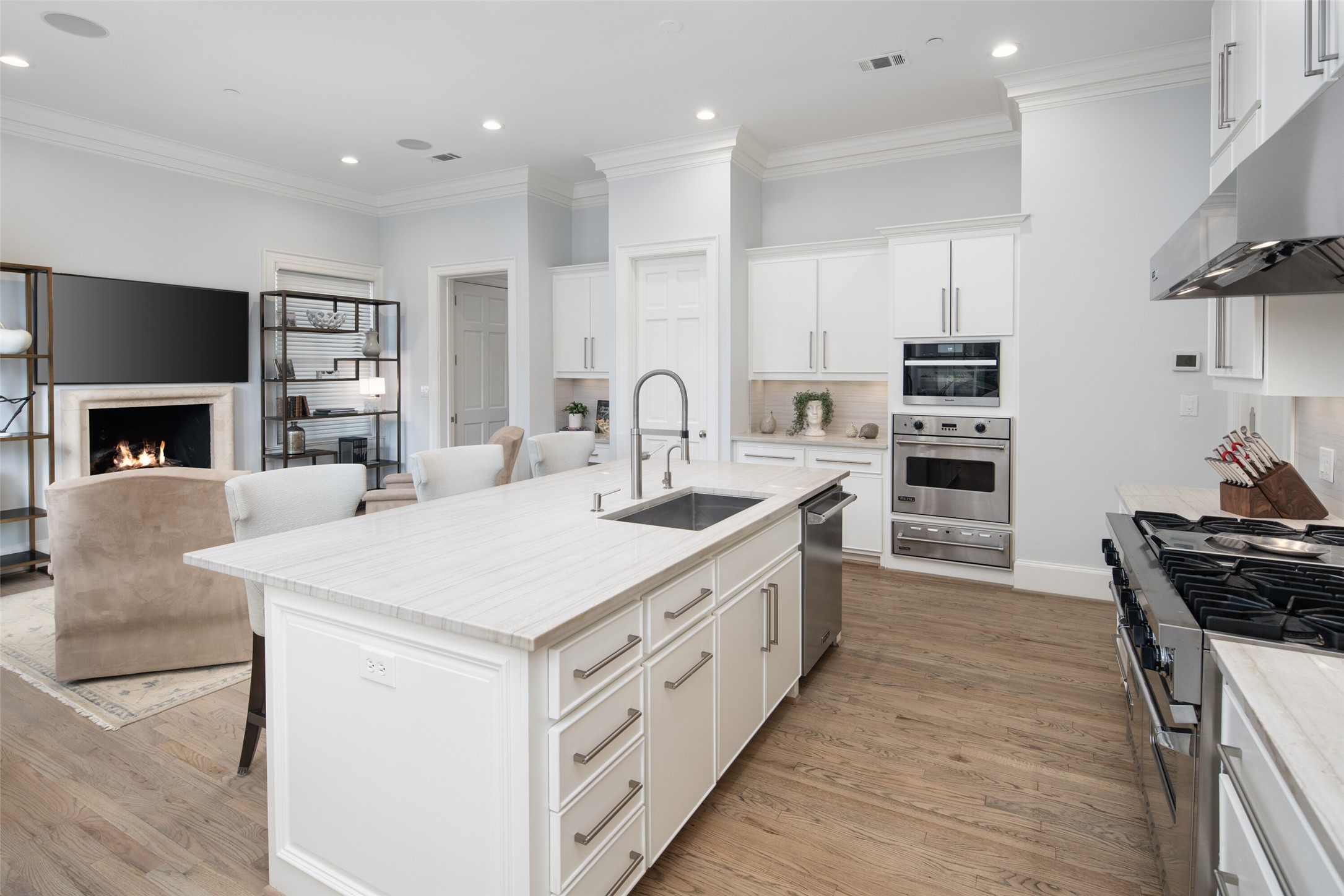 2908 Hood Street Dallas TX 75219
