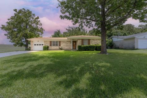 1608 Nichols Street Ennis TX 75119