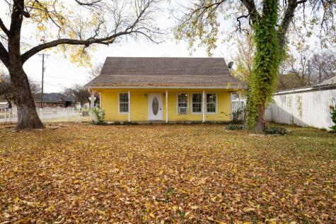 911 SW Main Street Ennis TX 75119