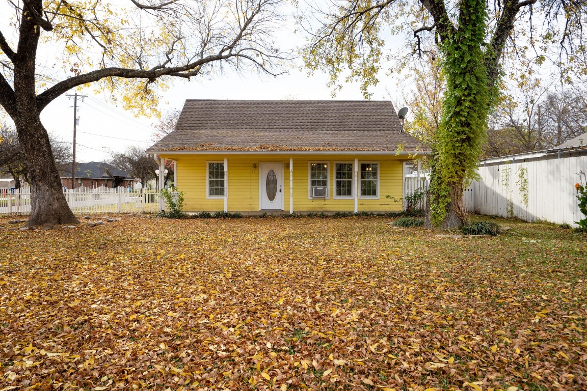 911 SW Main Street Ennis TX 75119