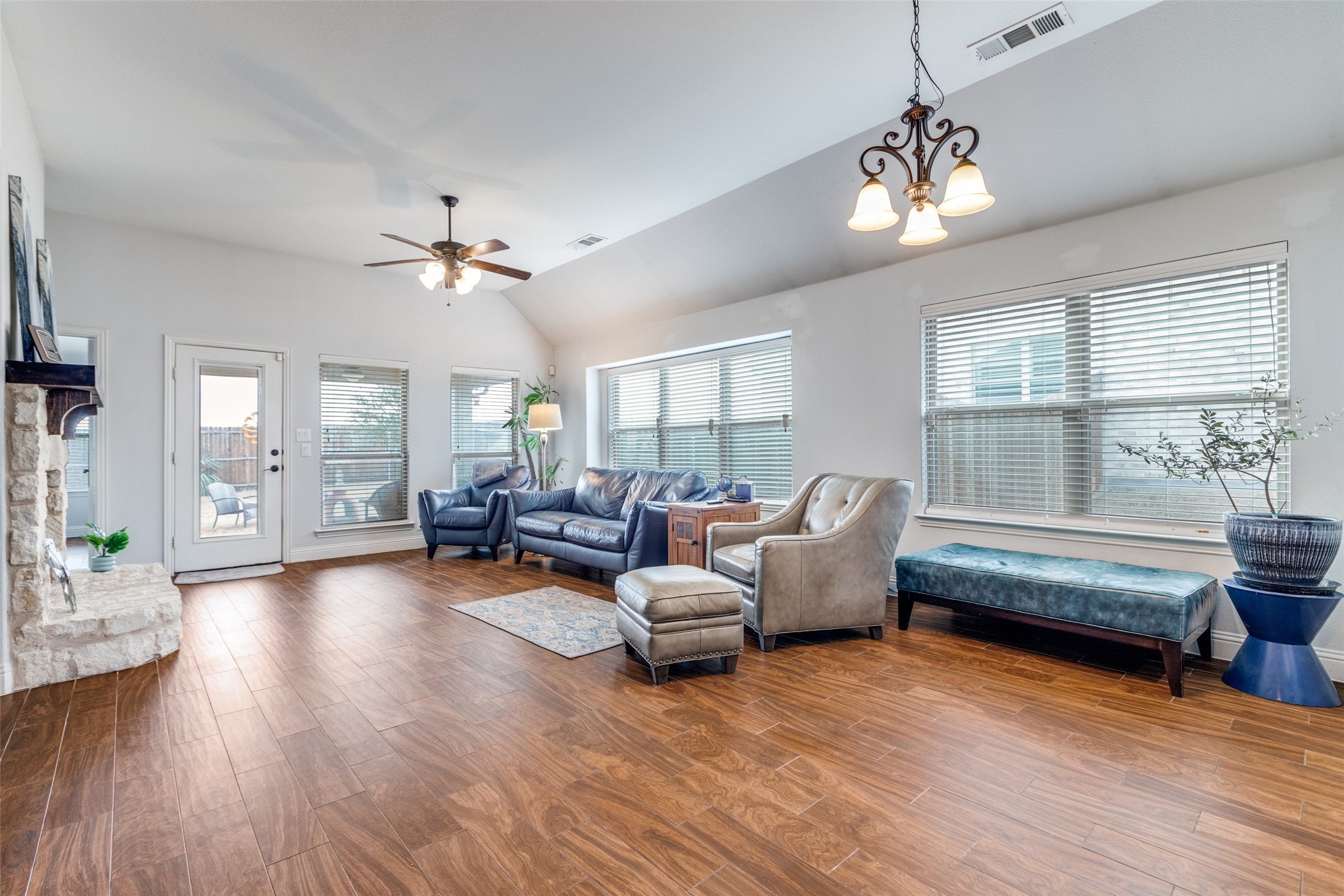 513 Thompson Drive Van Alstyne TX 75495