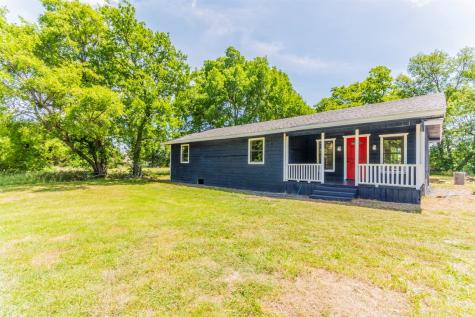 306 N Gardner Street Whitewright TX 75491
