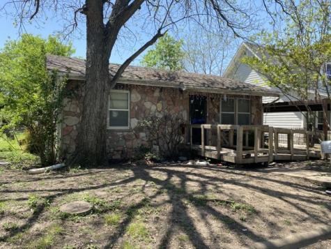 208 Perry Avenue Waxahachie TX 75165