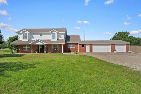1233 Longhorn Parkway Axtell TX 76624