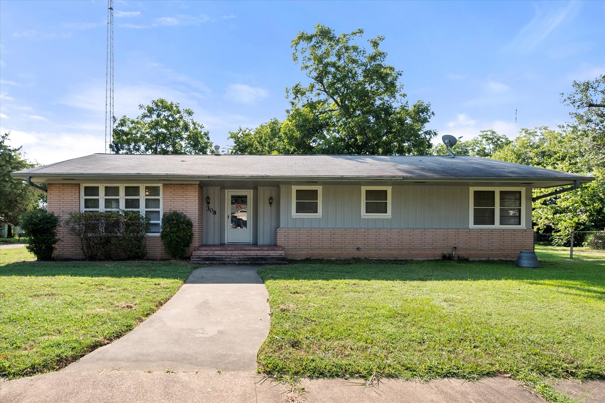 308 N 4th Street Wortham TX 76693