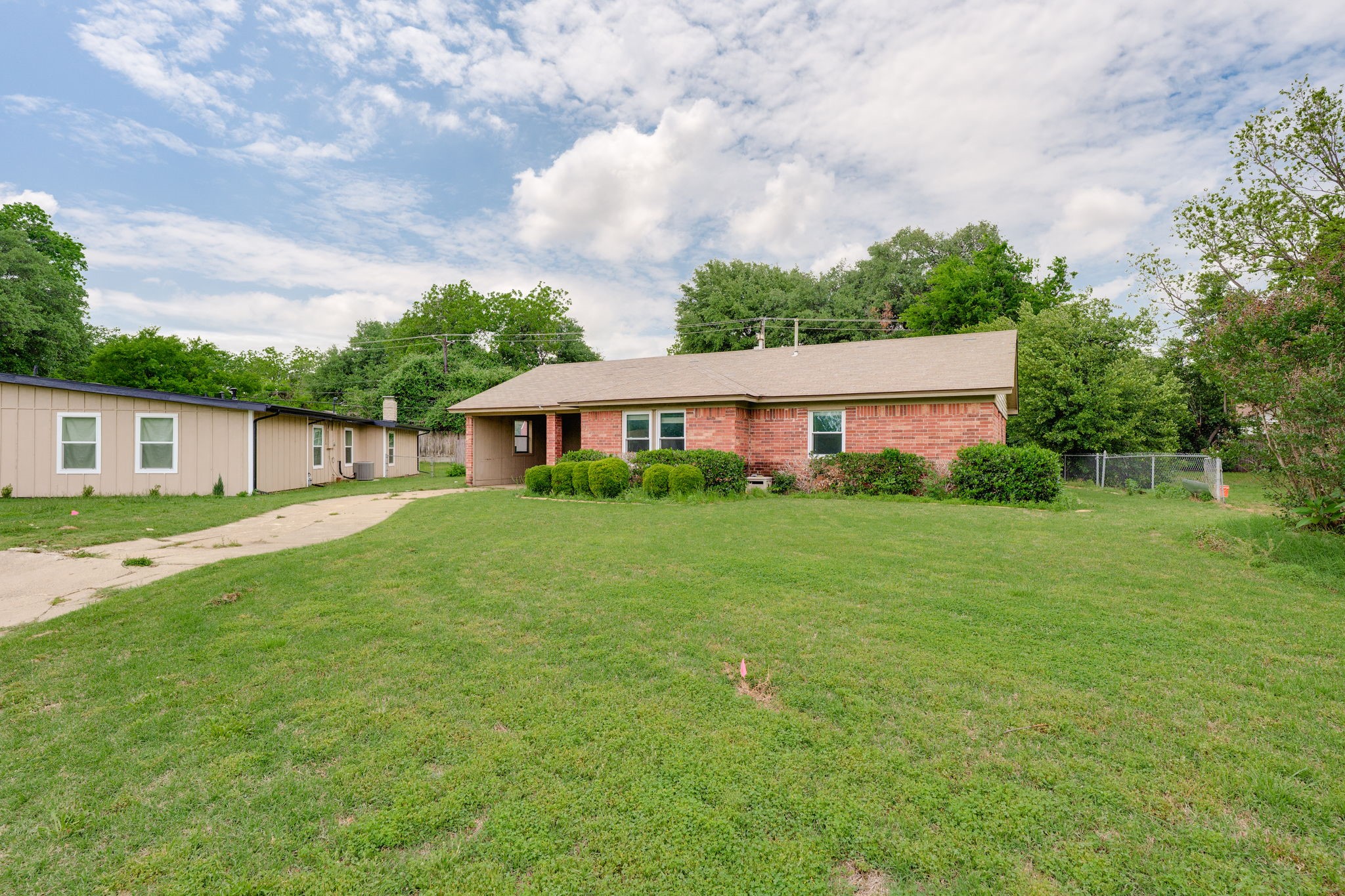 5316 Cahill Oval Street River Oaks TX 76114