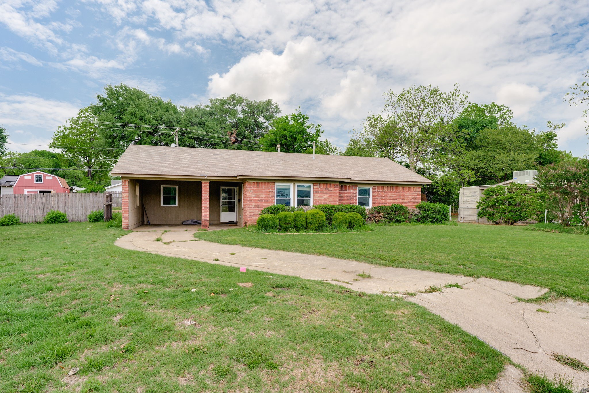 5316 Cahill Oval Street River Oaks TX 76114