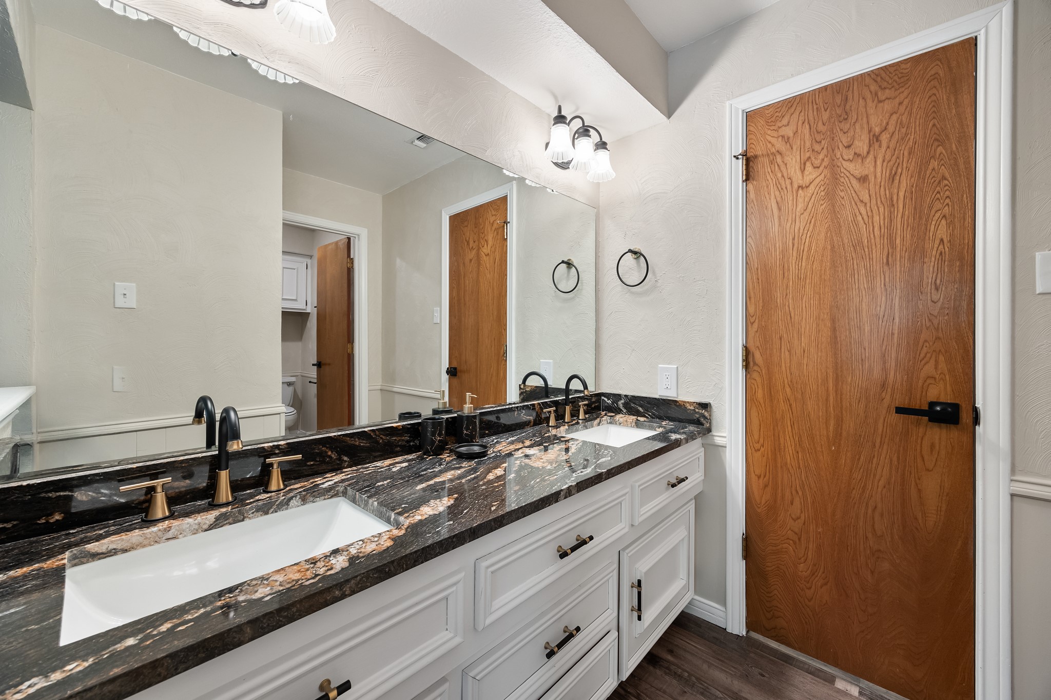 2404 Heather Hill Lane Plano TX 75075