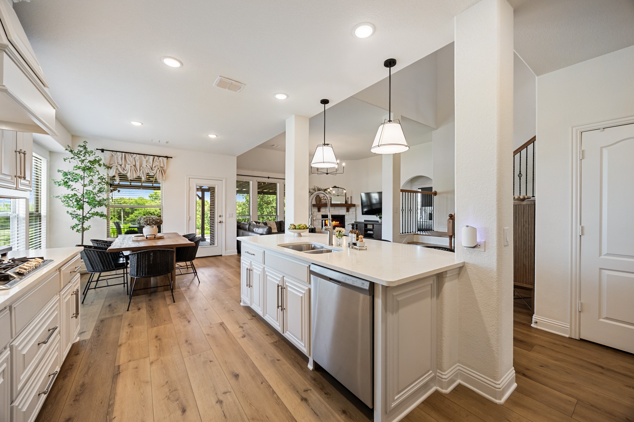 1128 English Oak Court Burleson TX 76028