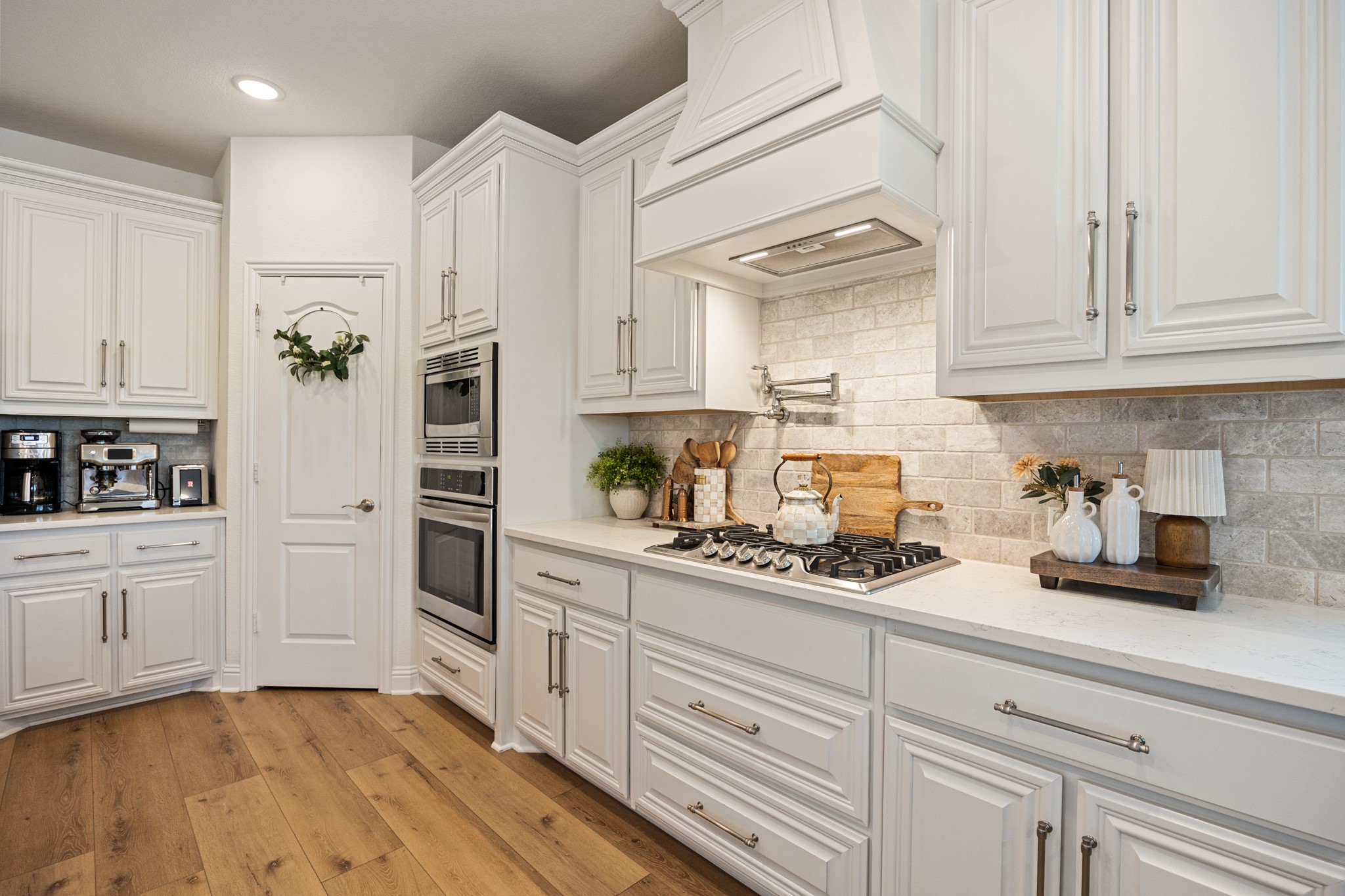 1128 English Oak Court Burleson TX 76028