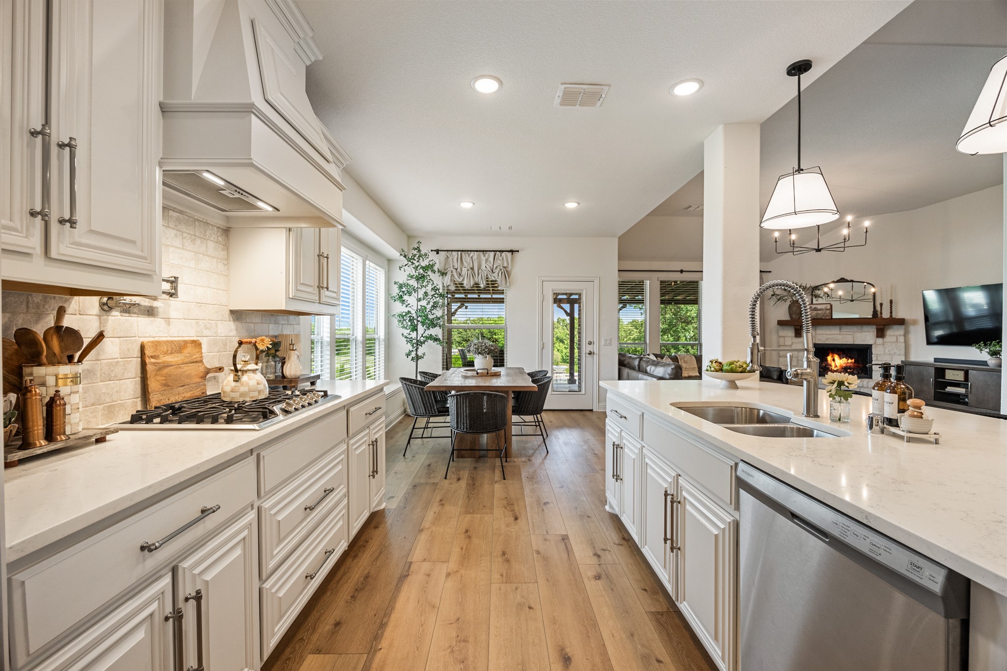 1128 English Oak Court Burleson TX 76028