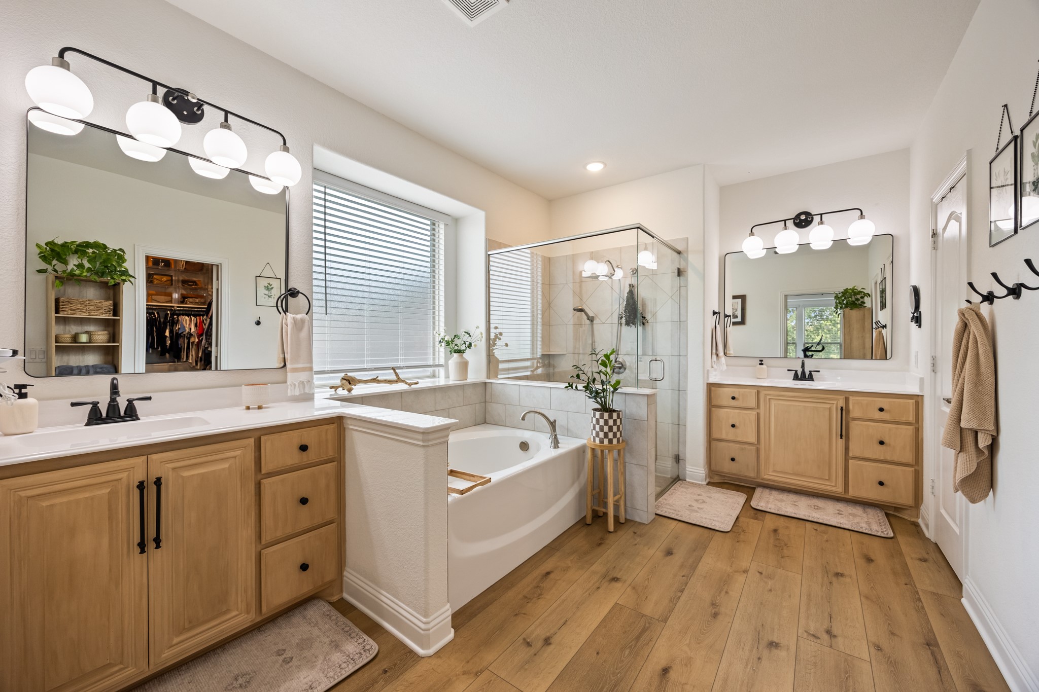 1128 English Oak Court Burleson TX 76028