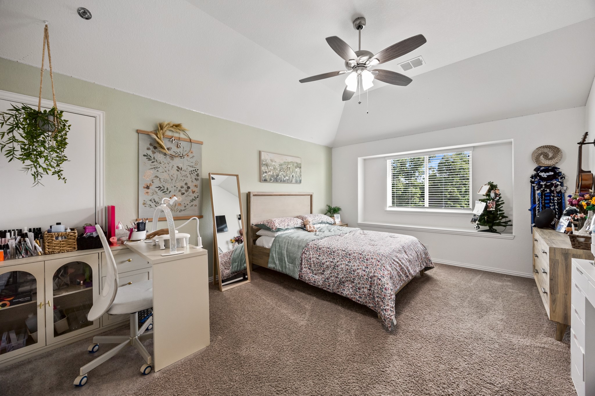 1128 English Oak Court Burleson TX 76028