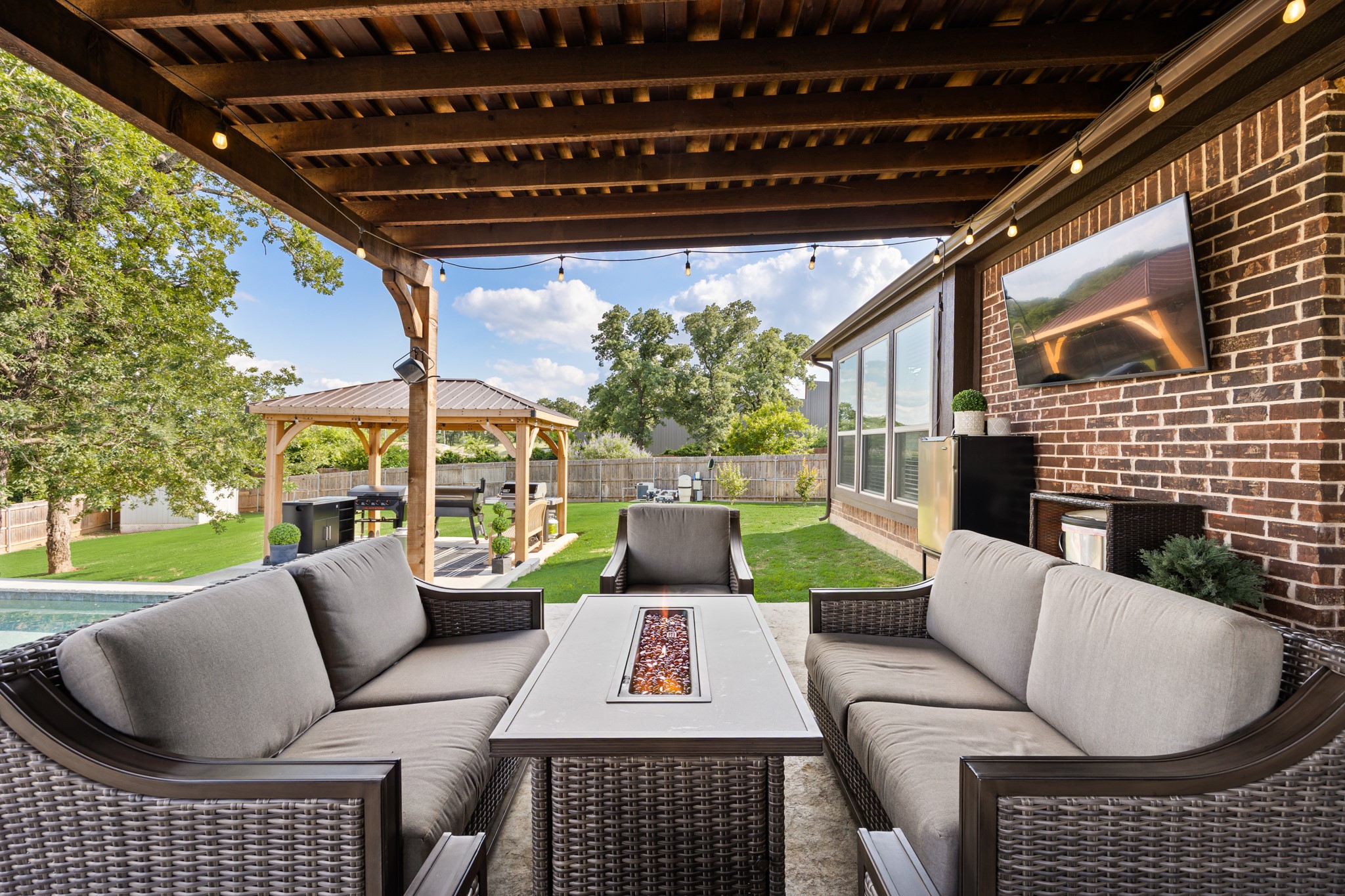 1128 English Oak Court Burleson TX 76028
