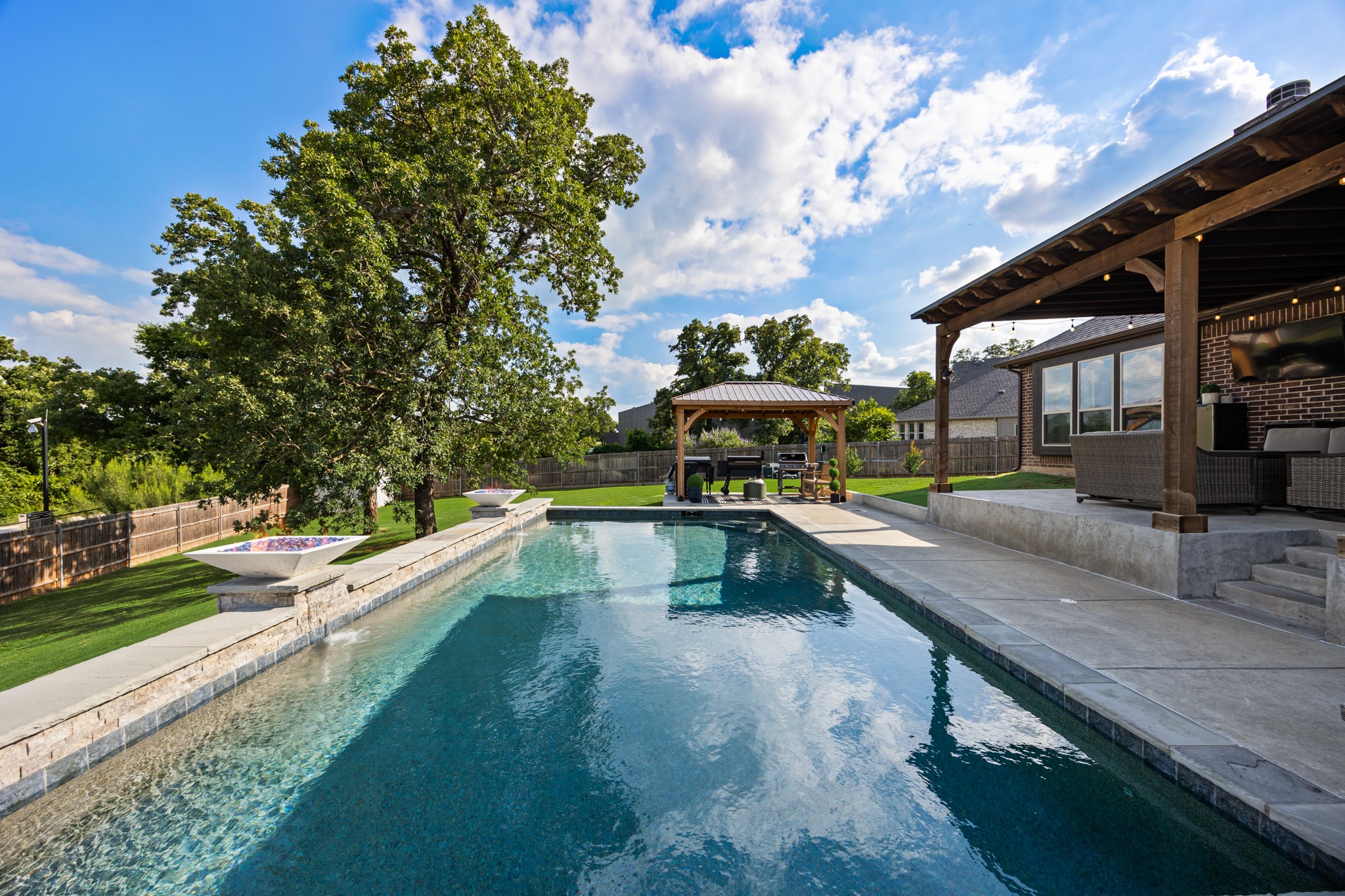 1128 English Oak Court Burleson TX 76028