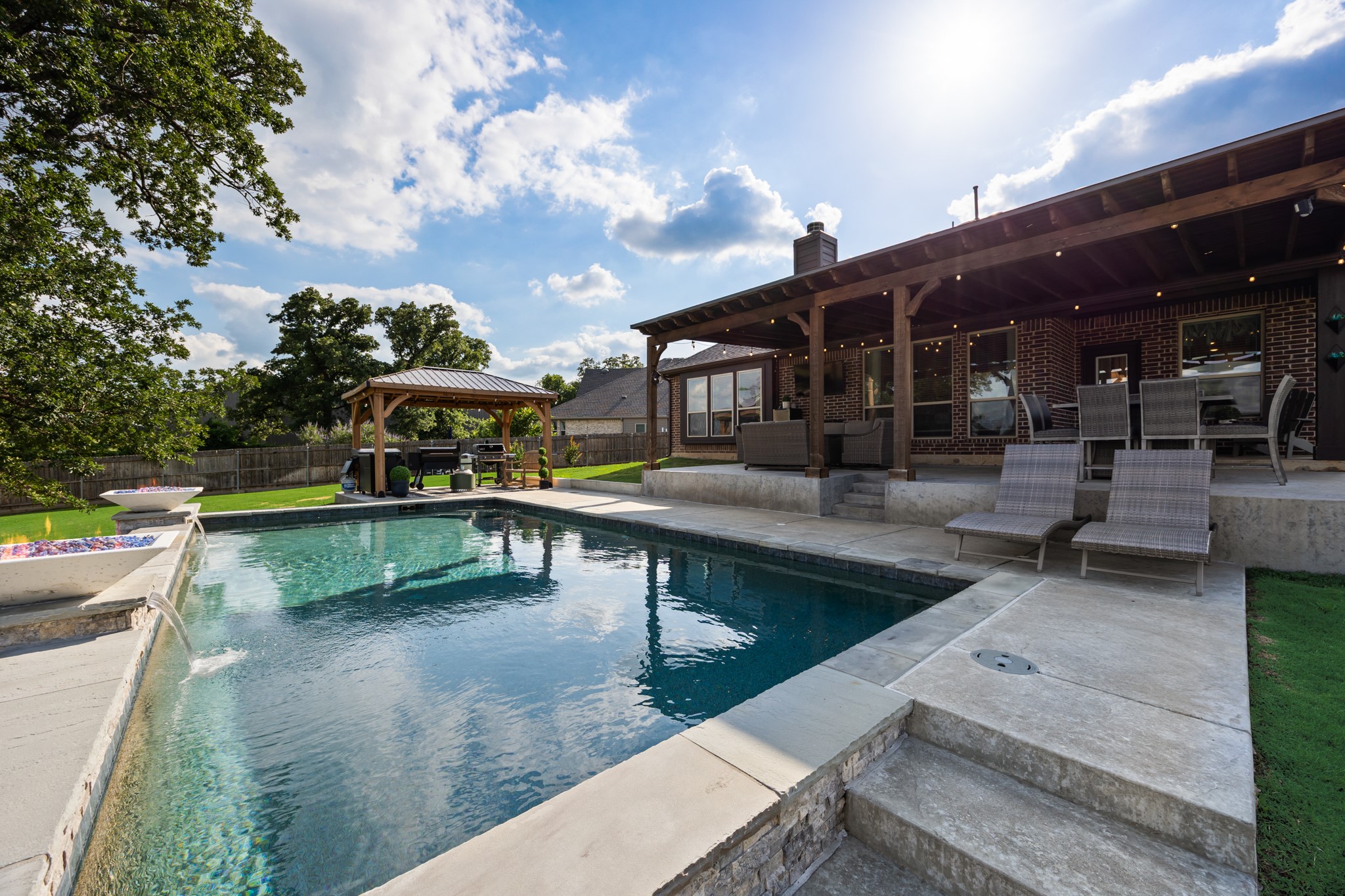 1128 English Oak Court Burleson TX 76028