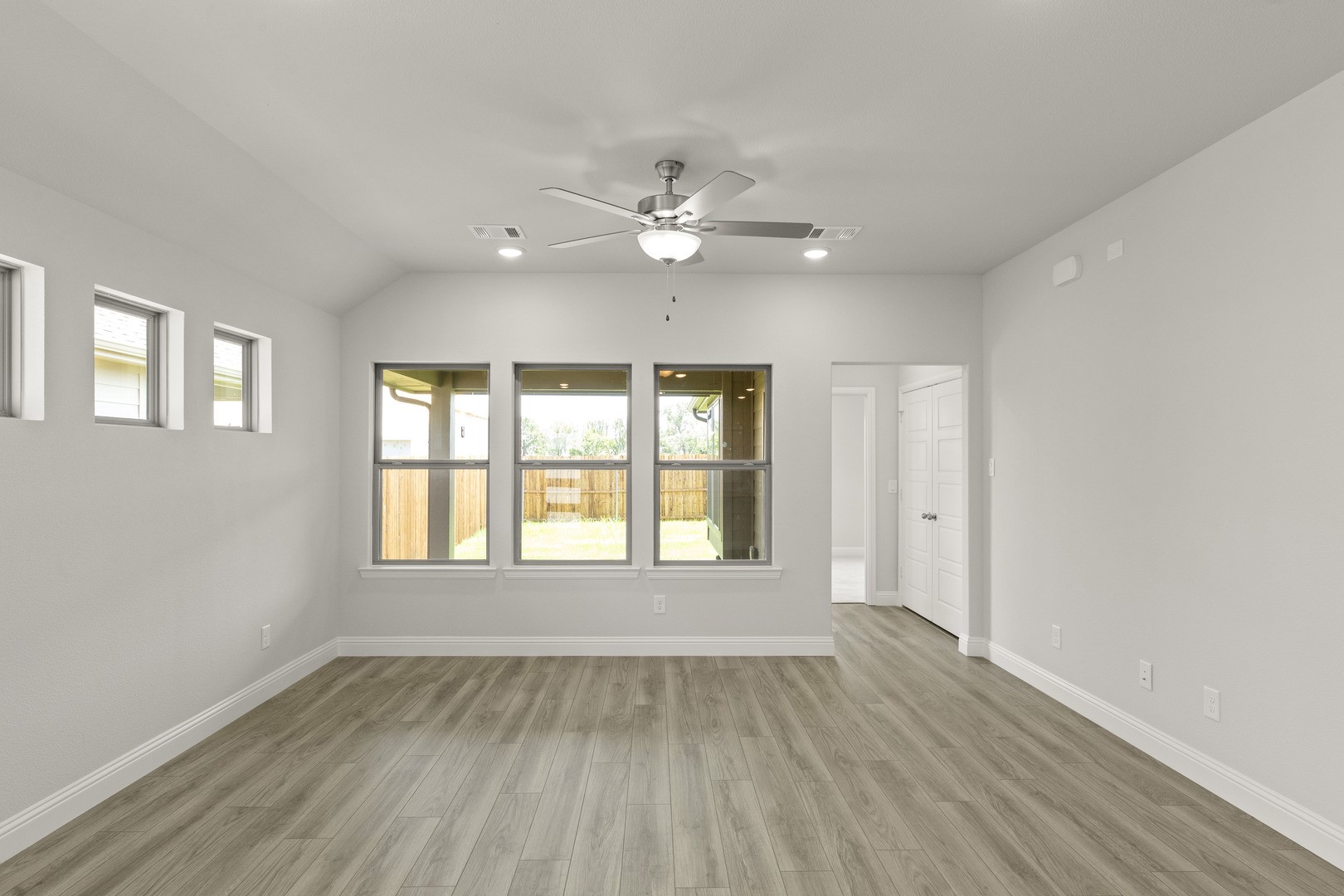 1621 Meadow Crest Aubrey TX 76227