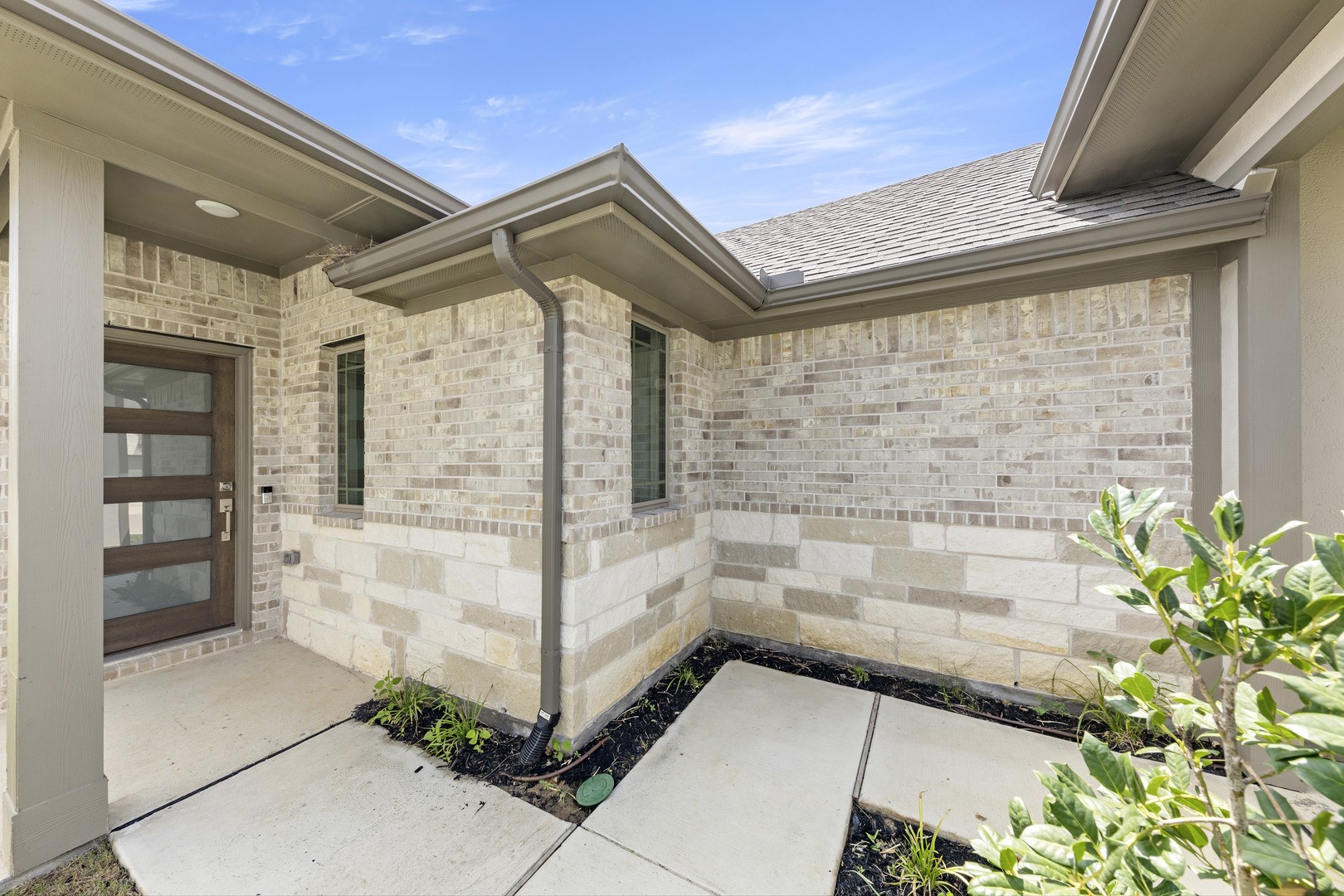 1621 Meadow Crest Aubrey TX 76227