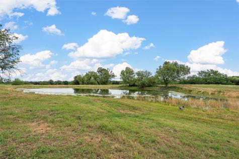 654 County Road 473 Lott TX 76656