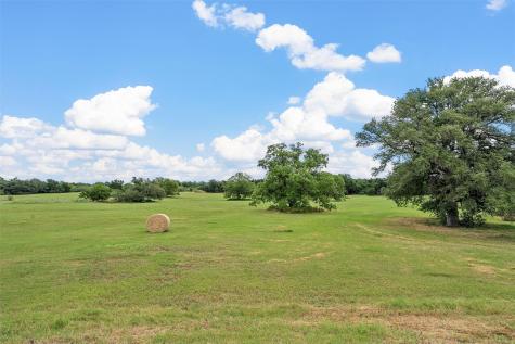 654 County Road 473 Lott TX 76656