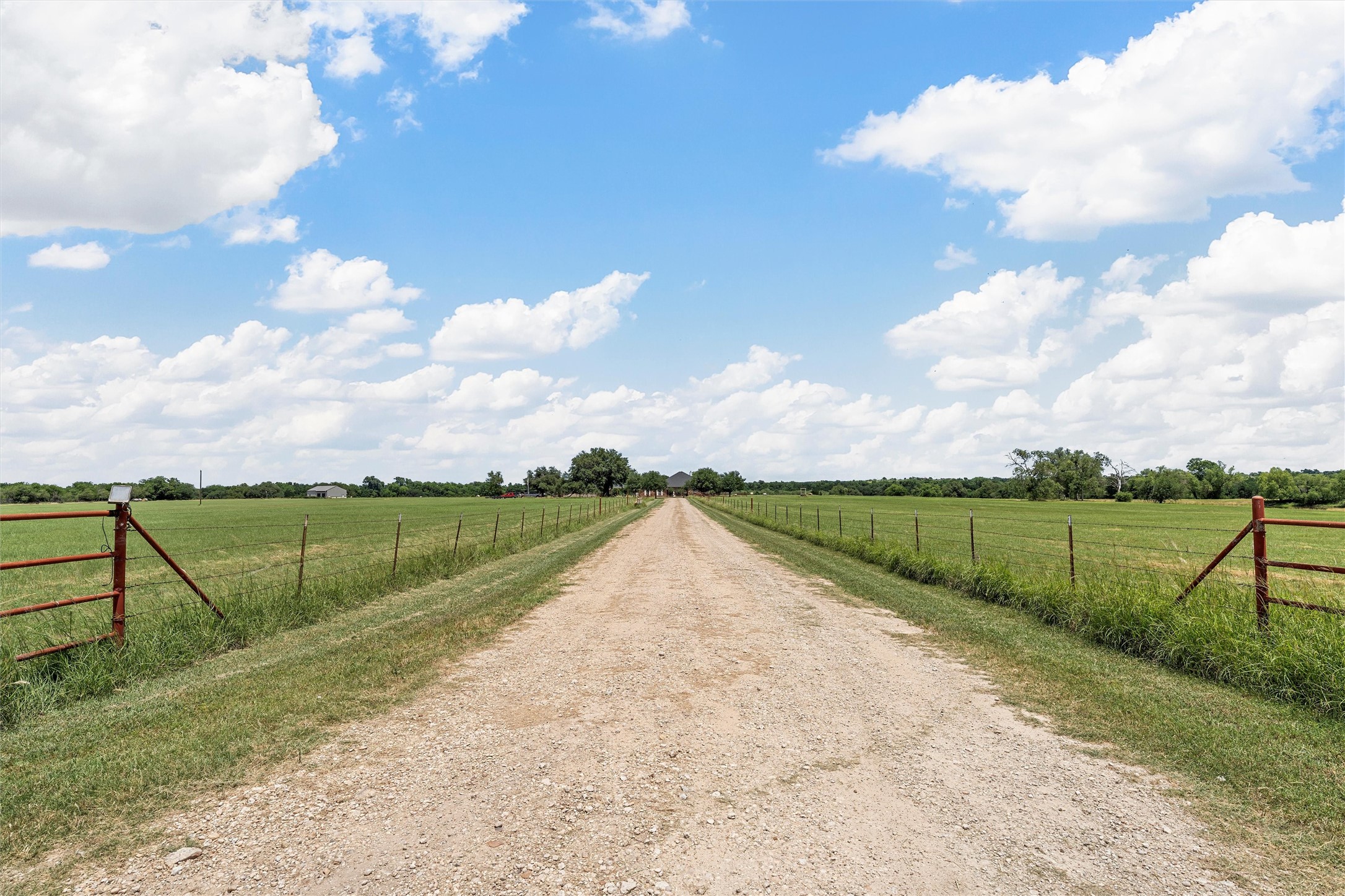 654 County Road 473 Lott TX 76656