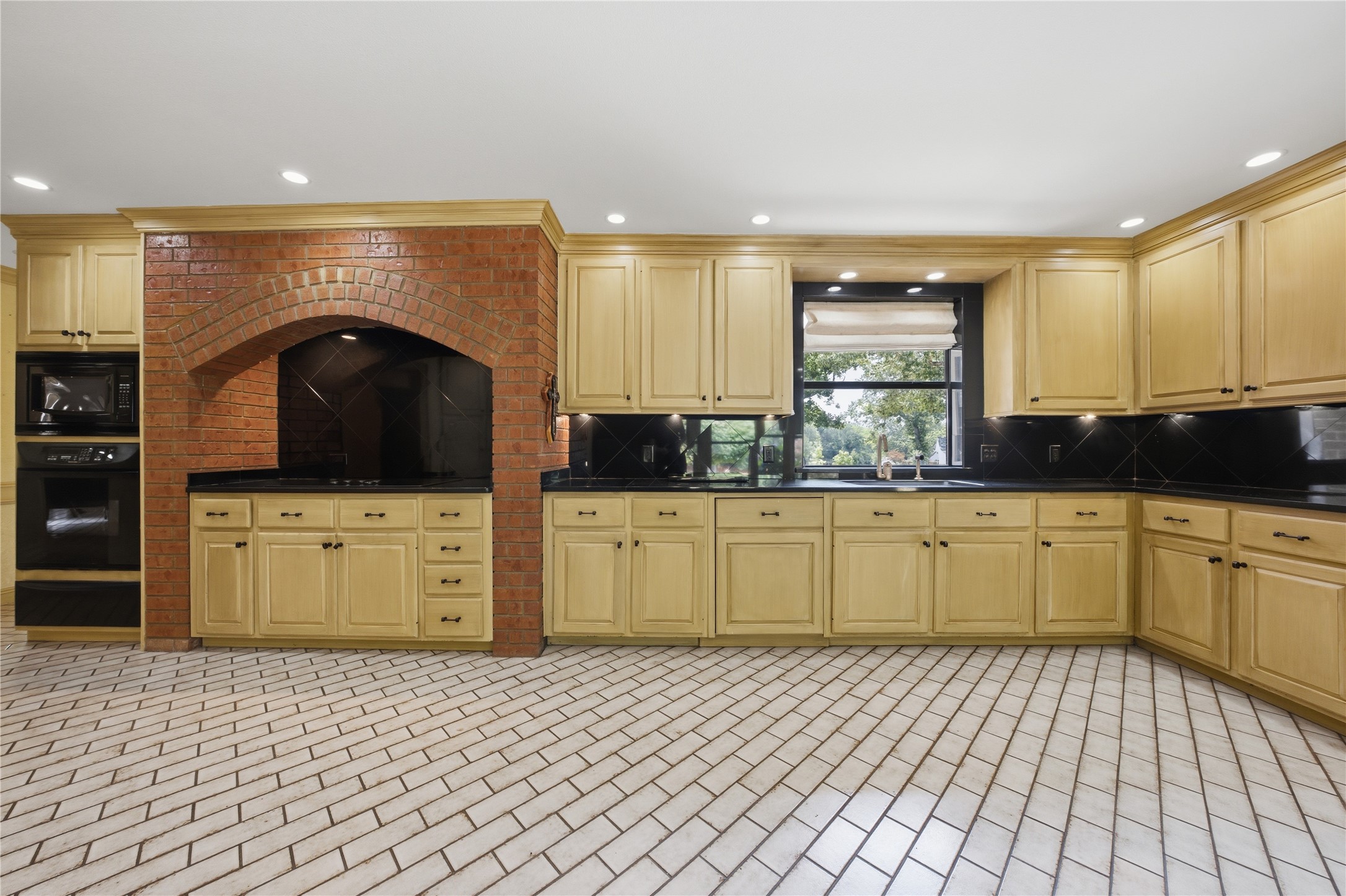 112 Willowbrook Drive Athens TX 75751