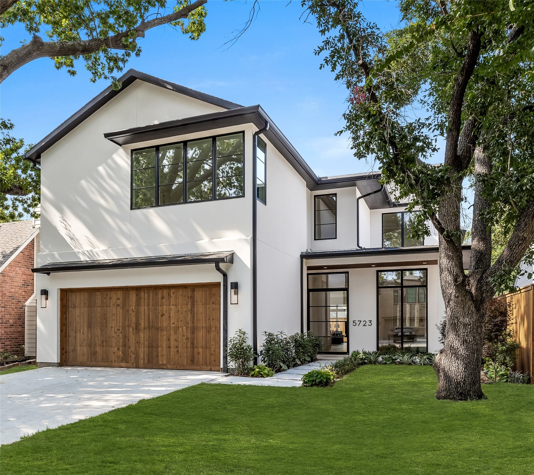 5723 W Amherst Avenue Dallas TX 75209