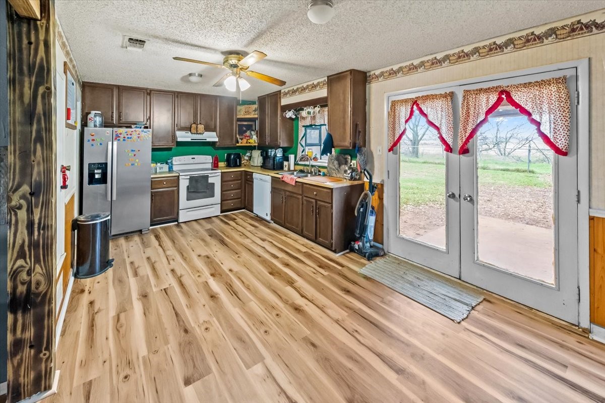 600 S Colorado Street Whitney TX 76692